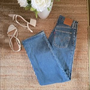 Levi’s Ribcage high waisted denim size 26 NWOT sold out!